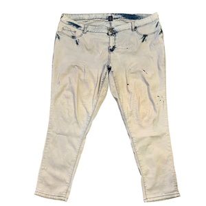 Amethyst Light Wash Distressed Skinny Jeans